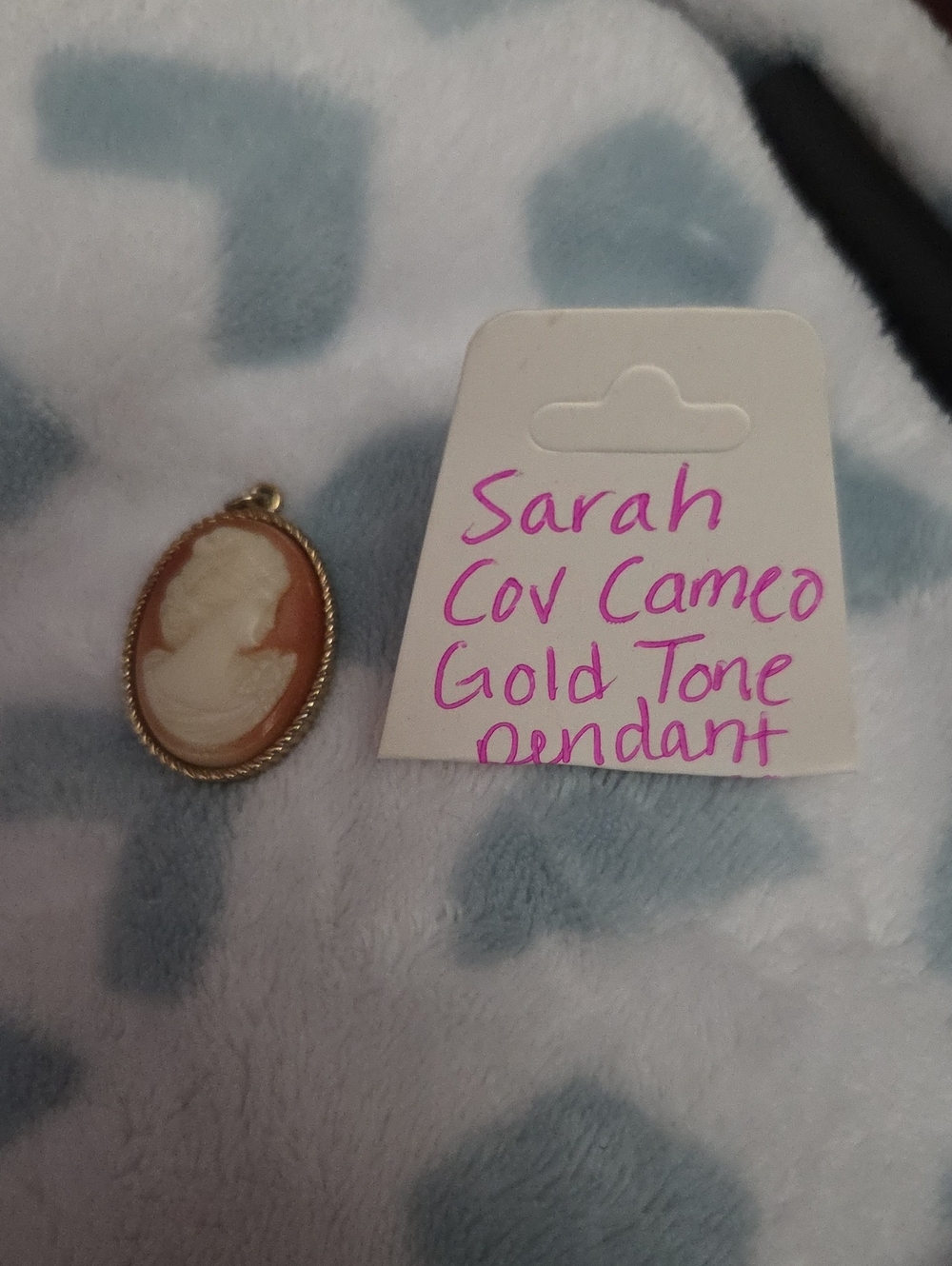 Sarah Coventry Oval Cameo Pendant in Cream and Gold